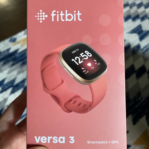 fitbit Accessories - New Fitbit Versa 3 in gold/pink
